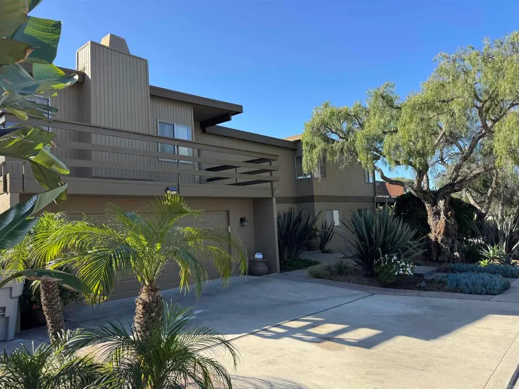 Single Family Residence for rent at 2511 El Amigo Rd, Del Mar, CA featuring 4 beds and 2 baths