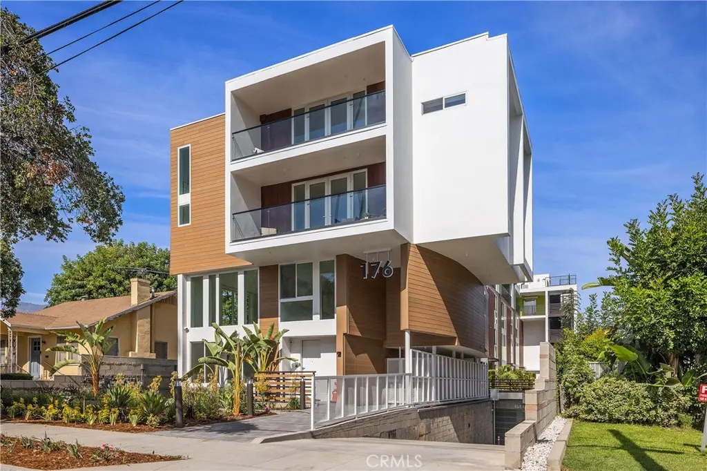 Condominium for sale at 176 N Catalina Avenue 403, Pasadena, CA featuring 3 beds and 3 baths