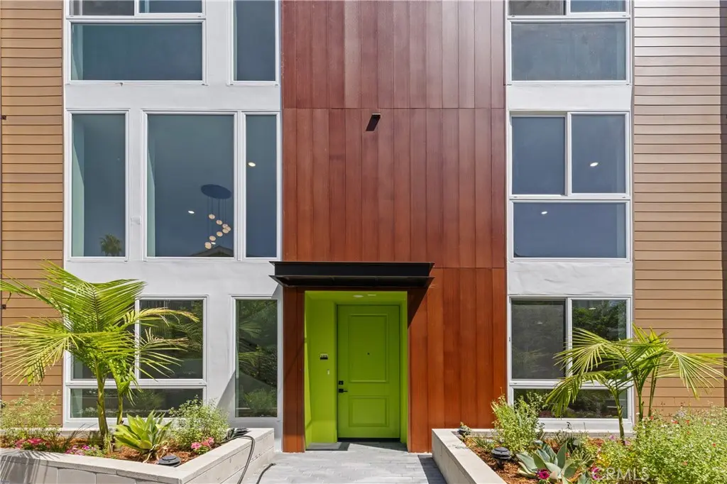 Condominium for sale at 176 N Catalina Avenue 103, Pasadena, CA featuring 3 beds and 4 baths