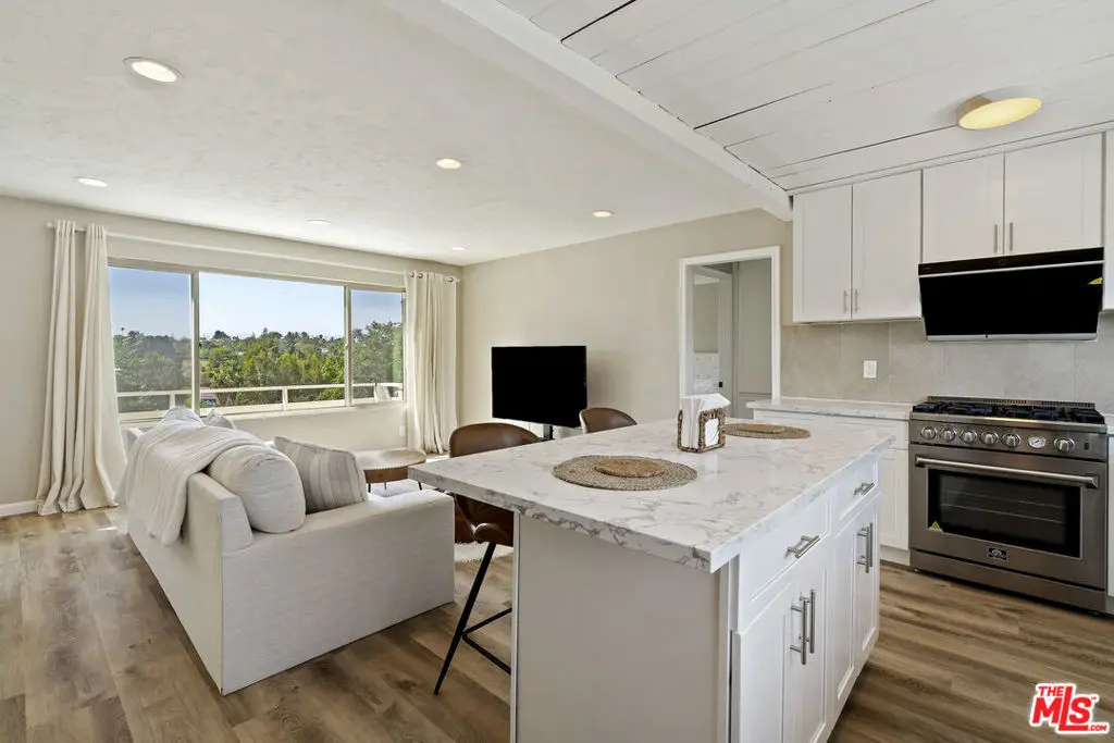 593 Benson Way, Thousand Oaks, CA — listing photo 1