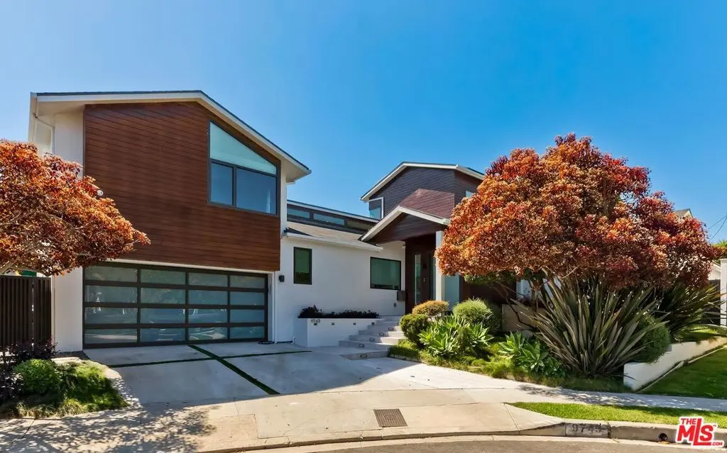 Single Family Residence for sale at 9743 Kirkside Road, Los Angeles, CA featuring 5 beds and 4 baths