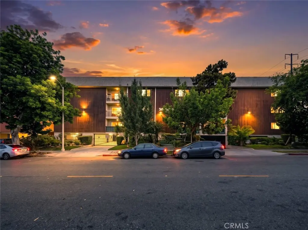 Condominium for rent at 333 Burchett Street 206, Glendale, CA featuring 2 beds and 2 baths