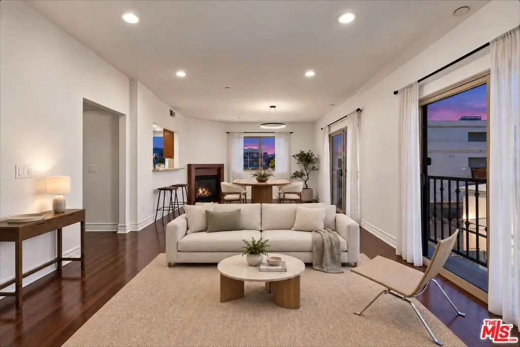 936 N Hudson Avenue 302, Los Angeles, CA — listing photo 1