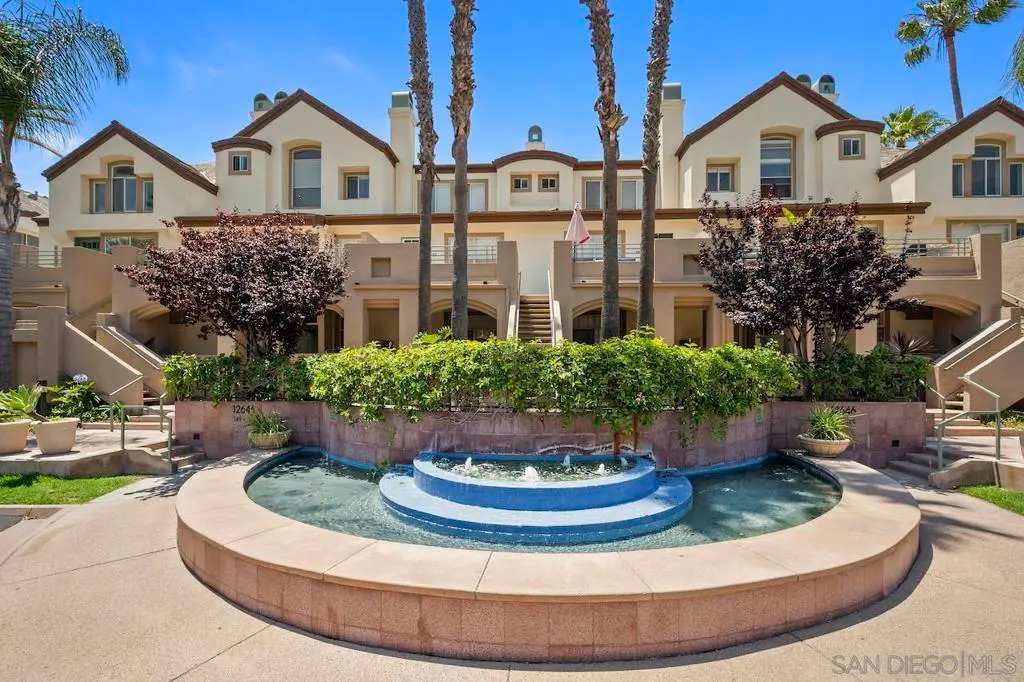 Single Family Residence for rent at 12608 Carmel Country Road 34, San Diego, CA featuring 2 beds and 3 baths