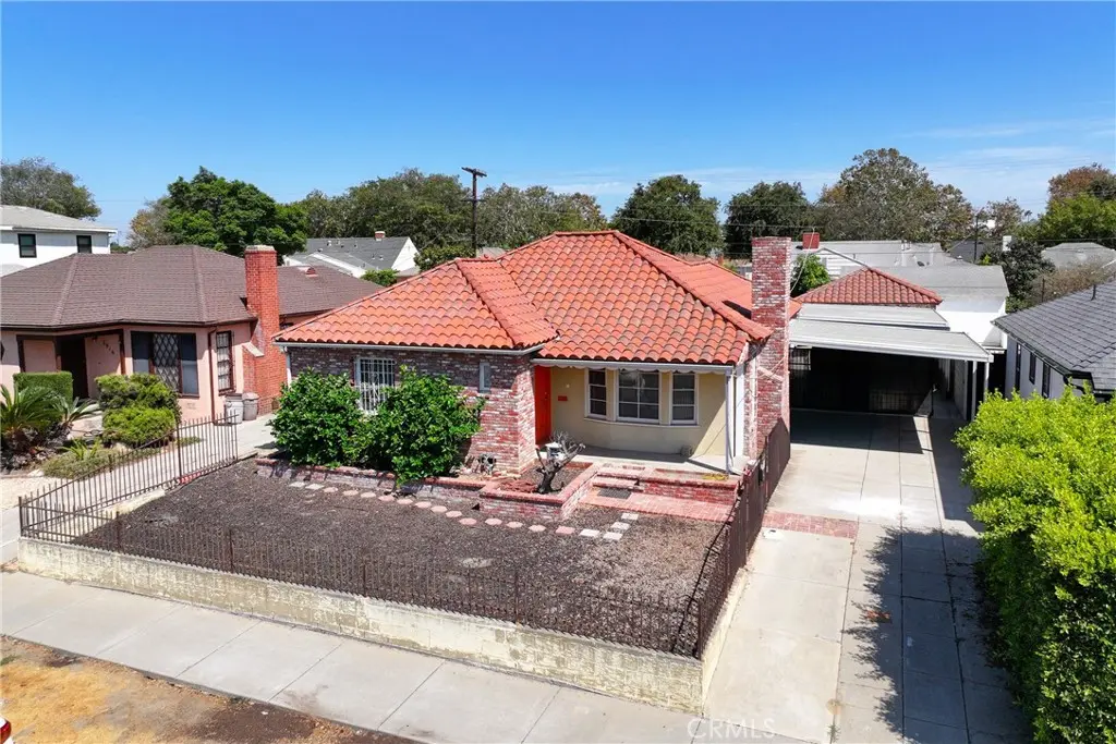 Single Family Residence for sale at 3920 Buckingham Road, Los Angeles, CA featuring 3 beds and 3 baths
