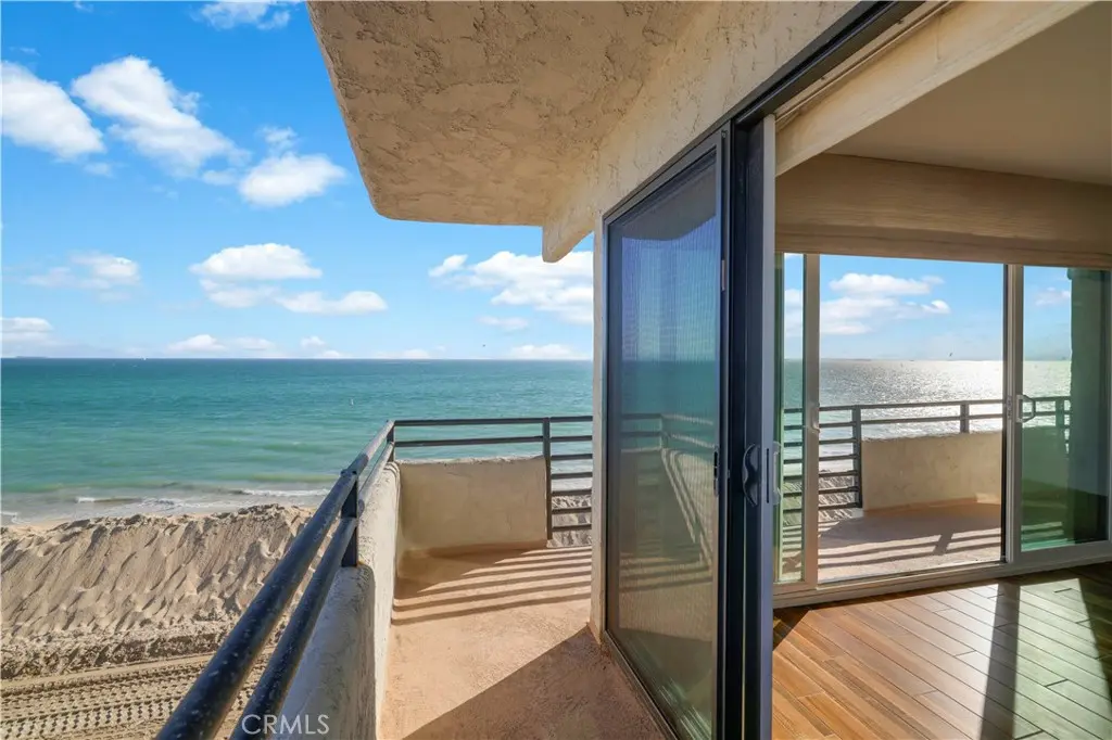 Condominium for rent at 1 62nd, Long Beach, CA featuring 2 beds and 2 baths