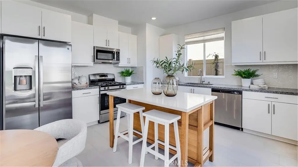 17956 Hawes Court, Hesperia, CA — listing photo 1