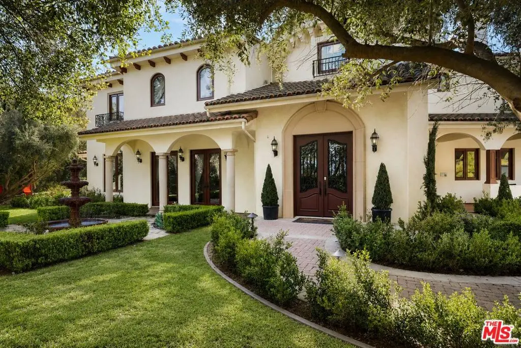 Residential Lease for rent at 4141 Cambrdige Road, La Canada Flintridge, Los Angeles County, CA featuring 6 beds and 6 baths