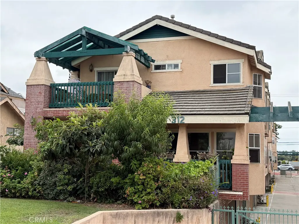 Condominium for rent at 312 Genoa C, Monrovia, CA featuring 3 beds and 3 baths