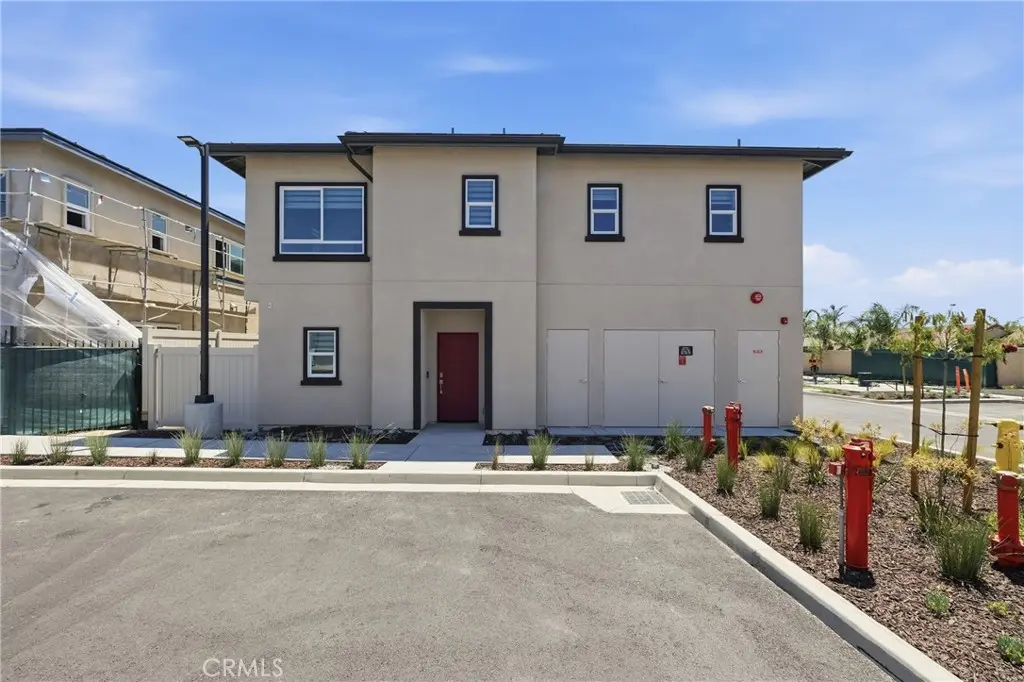 8181 Amerena Way, Fontana, CA — listing photo 1