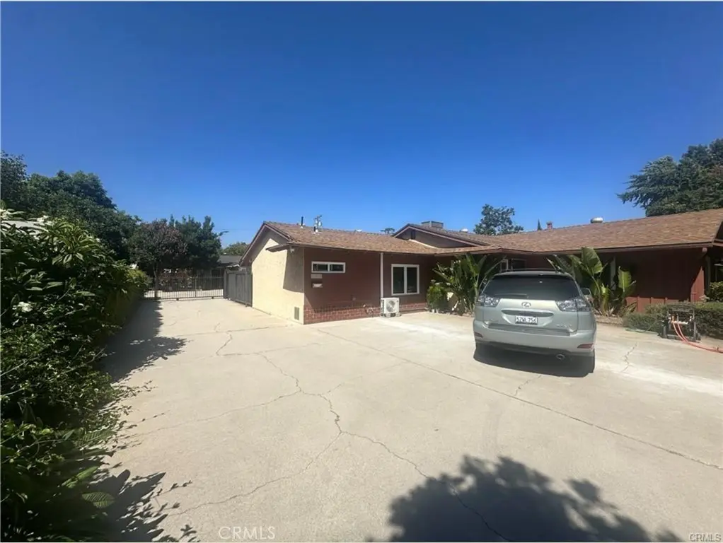 Residential Lease for rent at 11713 Killian, El Monte, Los Angeles County, CA featuring 1 bed and 1 bath