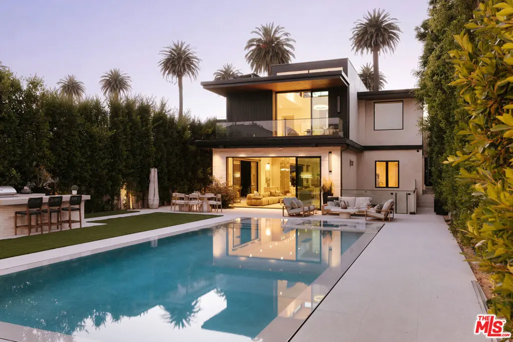 Single Family Residence for rent at 528 Marguerita Avenue, Santa Monica, CA featuring 6 beds and 8 baths