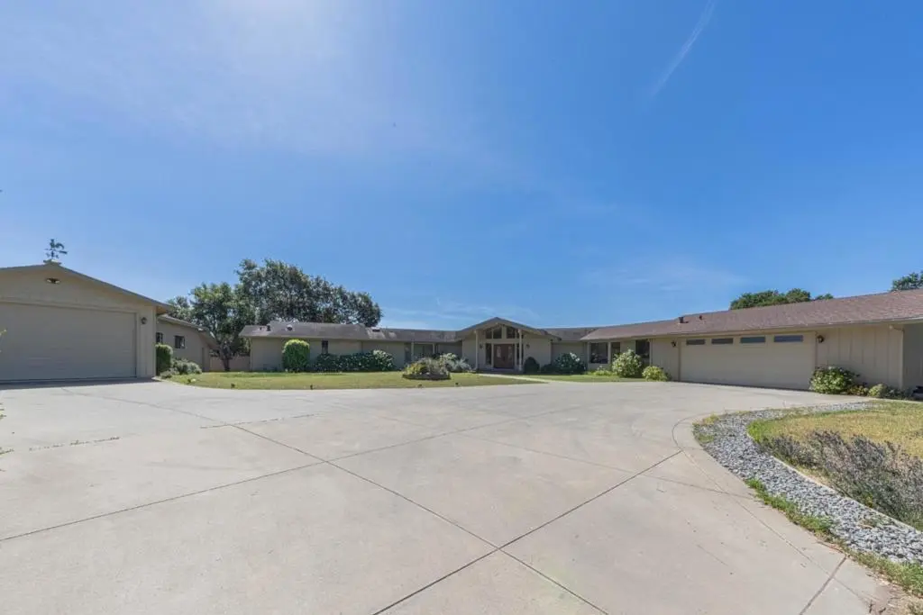 169 Old Stage Road, Salinas, CA — listing photo 1