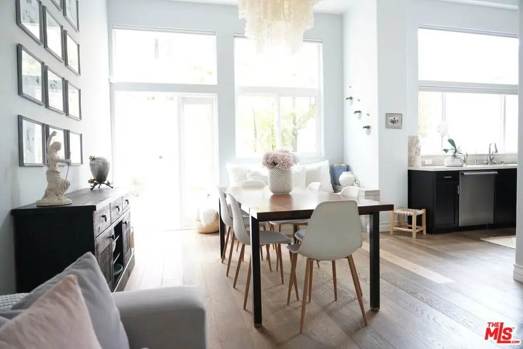 Residential Lease for rent at 1038 11th Street D, Santa Monica, Los Angeles County, CA featuring 3 beds and 3 baths