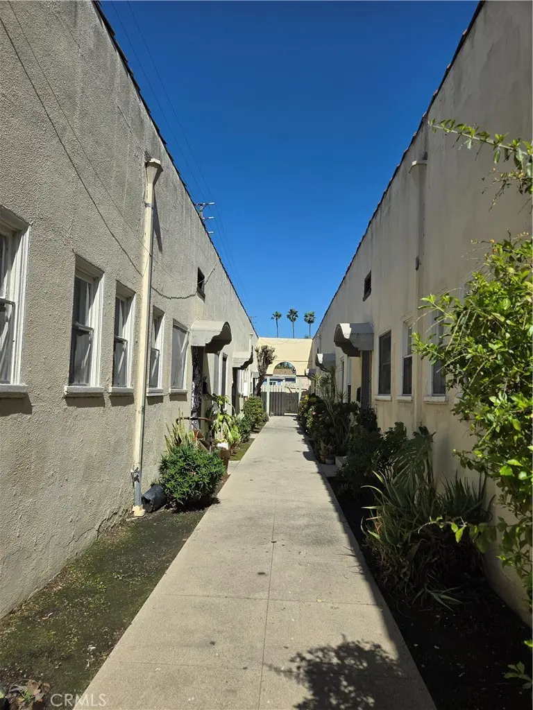 Apartment for rent at 551 W 10th Street 4, Long Beach, CA and 1 bath