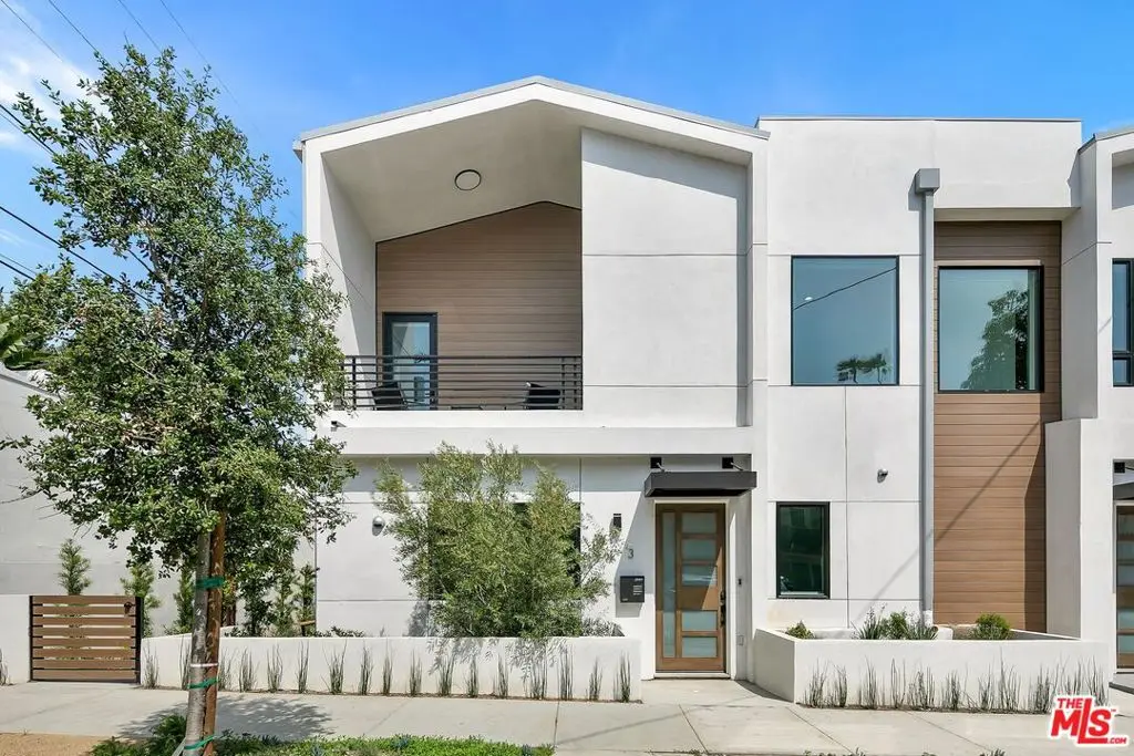 Residential Lease for rent at 1236 N Spaulding Avenue 3, West Hollywood, Los Angeles County, CA featuring 2 beds and 3 baths
