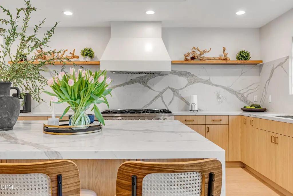 Residential Lease for rent at 367 S Oak Avenue, Pasadena, Los Angeles County, CA featuring 3 beds and 4 baths