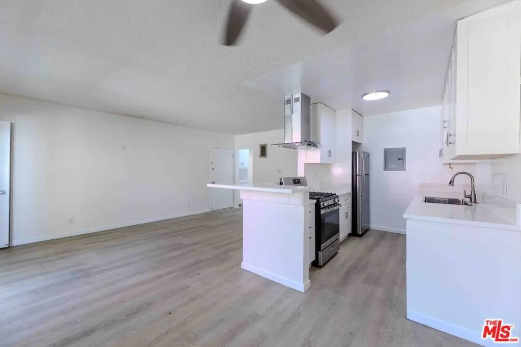 Condominium for rent at 1426 S Orange Grove Avenue 8, Los Angeles, CA featuring 1 bed and 1 bath
