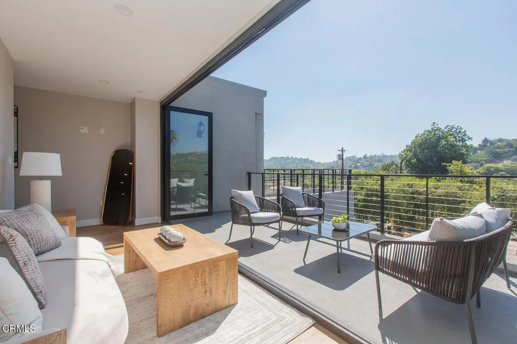 Condominium for rent at 3682 Harriman Avenue 2, Los Angeles, CA featuring 3 beds and 4 baths