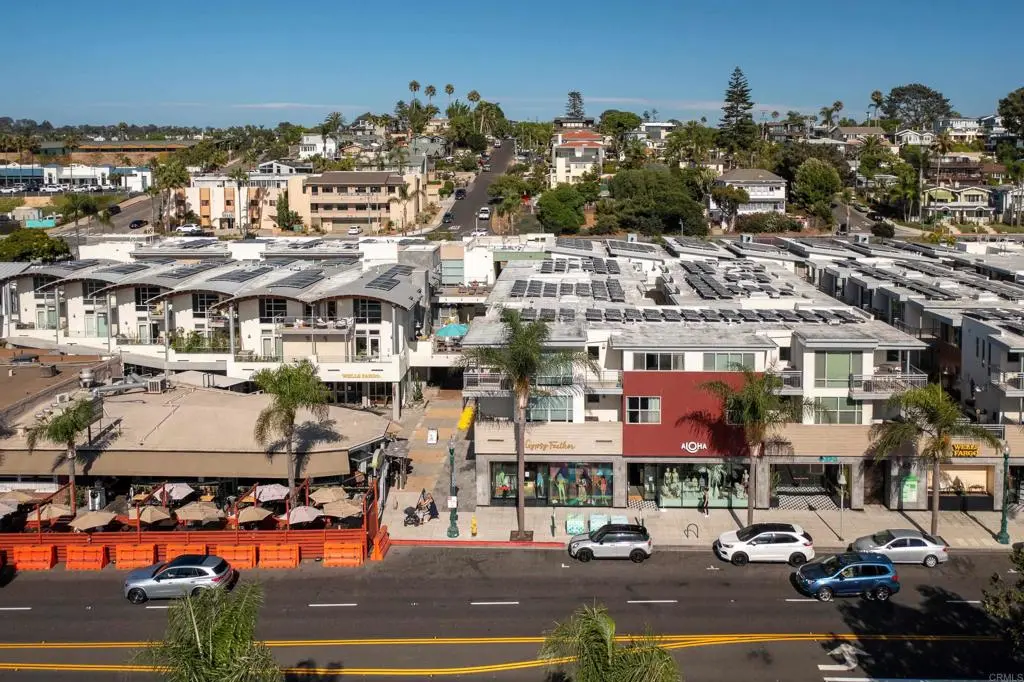 Condominium for rent at 687 S Coast Highway 101, Encinitas, CA featuring 2 beds and 3 baths