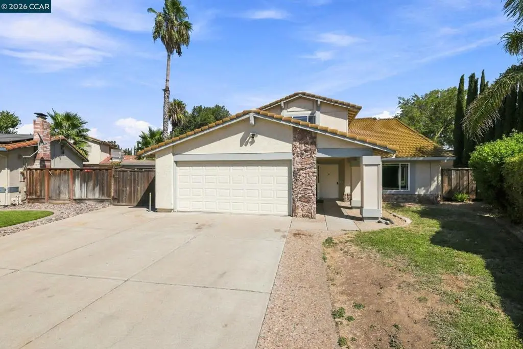 Single Family Residence for sale at 2750 Gomes Ct, Tracy, CA featuring 4 beds and 3 baths