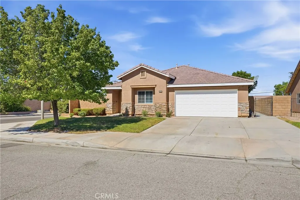 45237 Sancroft Avenue, Lancaster, CA — listing photo 1