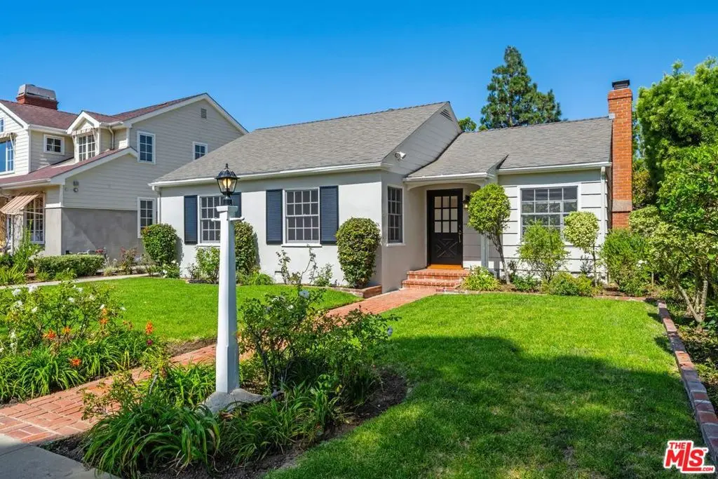 Residential Lease for rent at 513 Arbramar Avenue, Los Angeles, Los Angeles County, CA featuring 2 beds and 2 baths