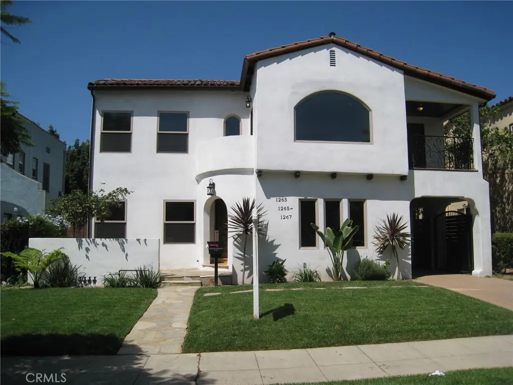 Residential Lease for rent at 1265 S Cloverdale Ave 1/2, Los Angeles, Los Angeles County, CA featuring 1 bed and 1 bath