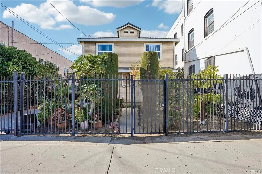 Duplex for sale at 1503 W Adams, Los Angeles, CA featuring 6 beds and 4 baths