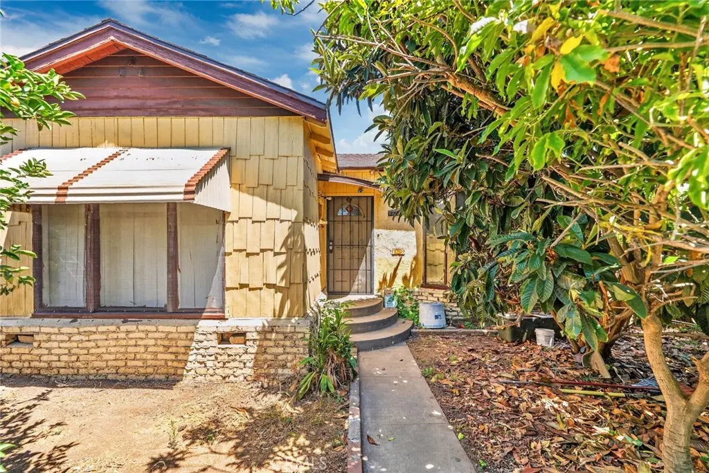 Duplex for sale at 405 E Ramona, Alhambra, CA featuring 2 beds and 3 baths