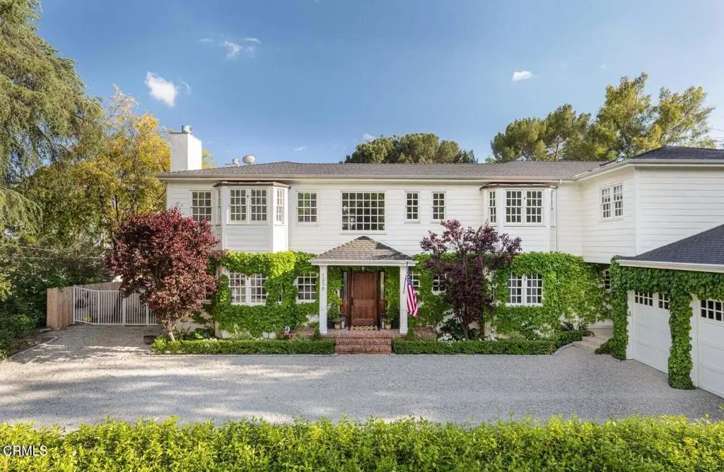 Residential Lease for rent at 1238 Green Lane, La Canada Flintridge, Los Angeles County, CA featuring 6 beds and 5 baths