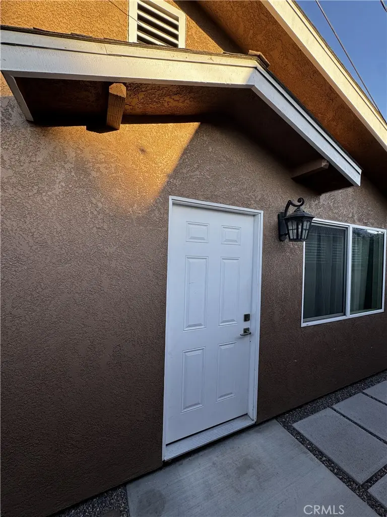 Residential Lease for rent at 9411 1/2 Mandale Avenue 1/2, Bellflower, Los Angeles County, CA featuring 1 bed and 1 bath