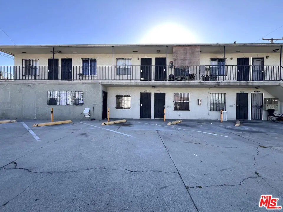Residential Lease for rent at 1016 W 109th Place 1, Los Angeles, Los Angeles County, CA and 1 bath
