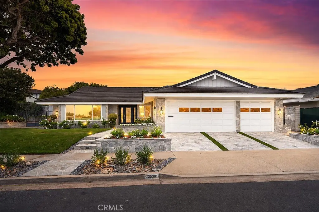 Residential Lease for rent at 3500 Surfview, Newport Beach, Orange County, CA featuring 3 beds and 2 baths