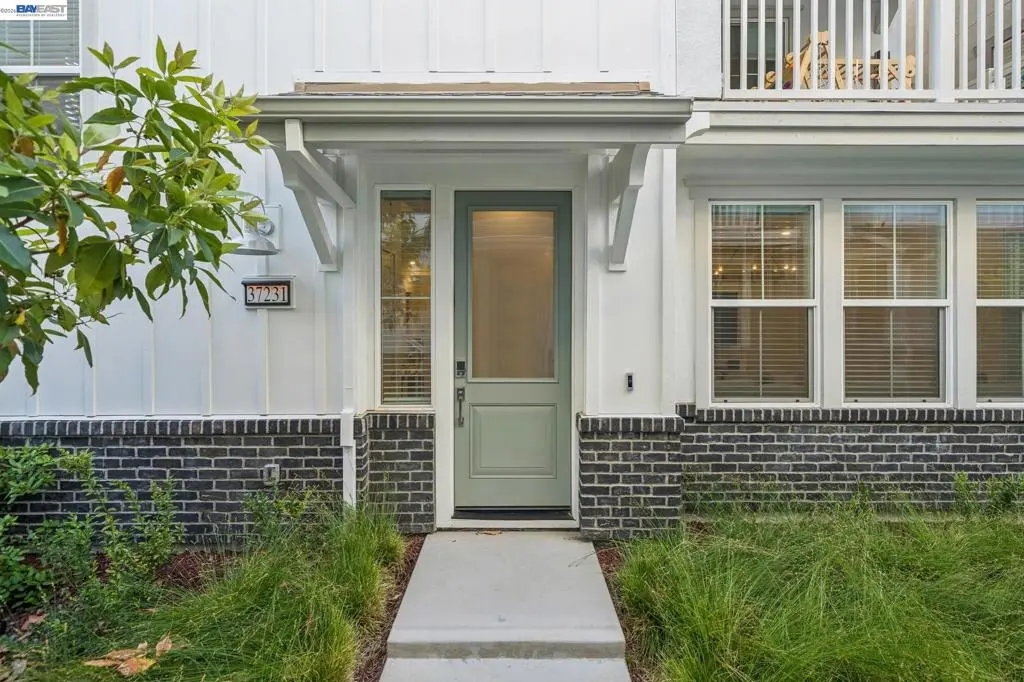 Single Family Residence for sale at 37231 Sand Bar Pl, Newark, CA featuring 4 beds and 4 baths