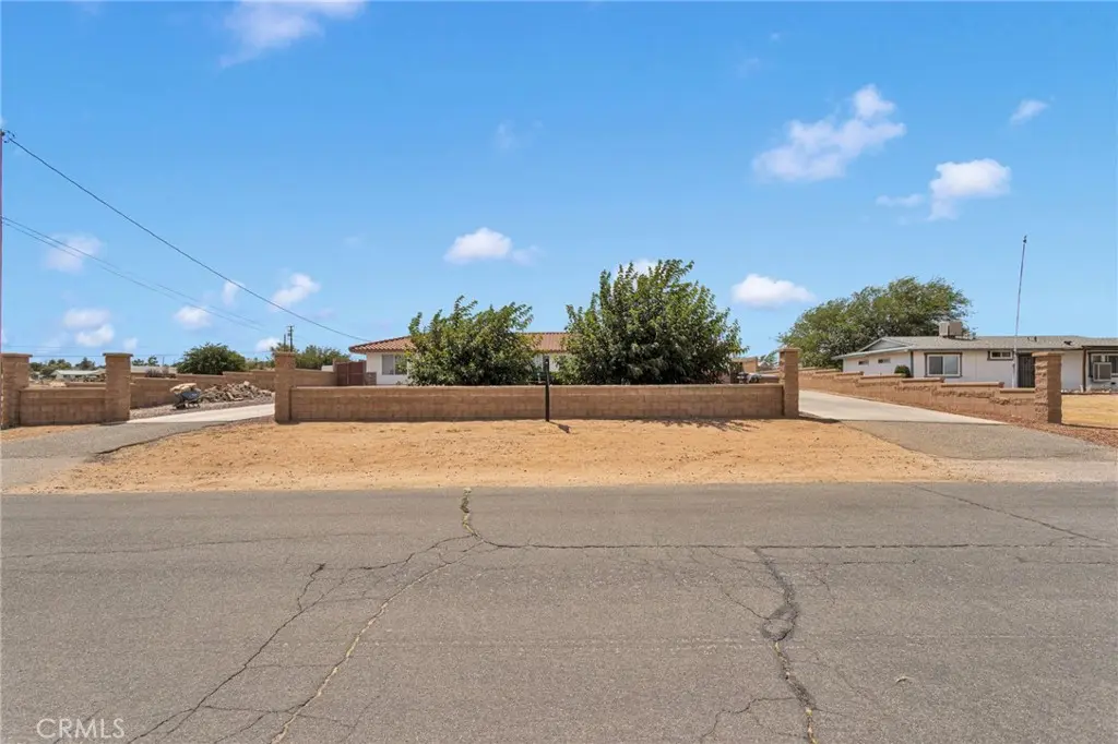 18266 Manzanita, Hesperia, CA — listing photo 1