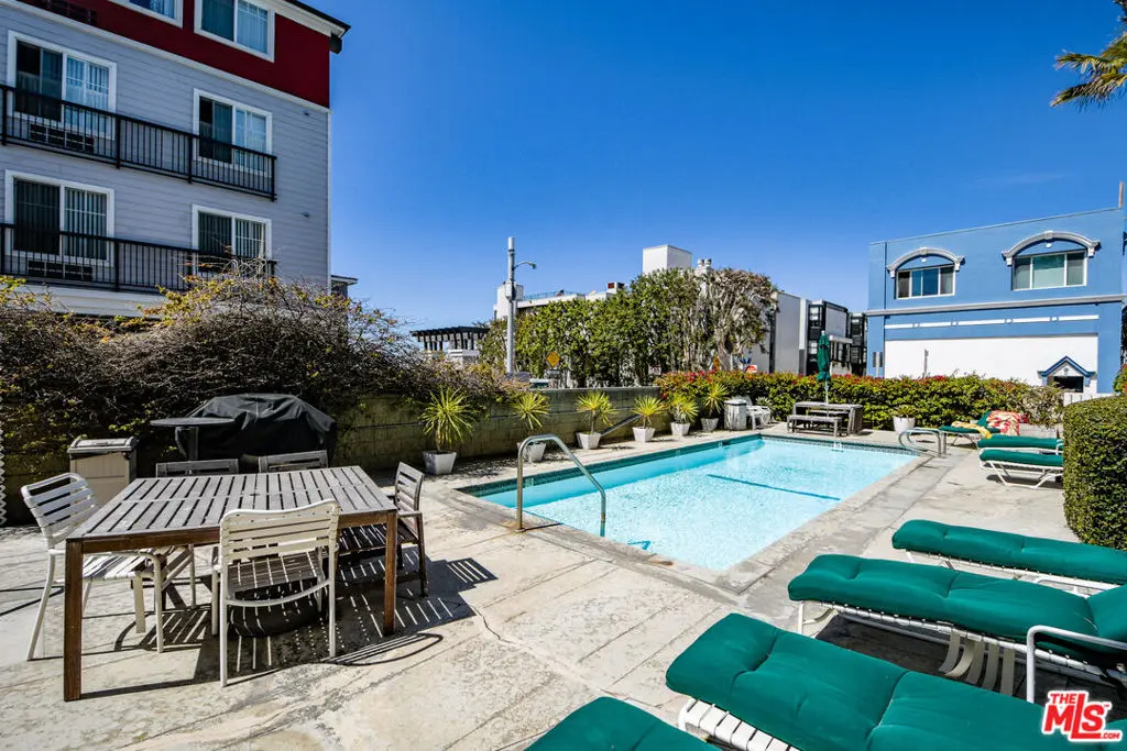 22 Navy Street 103, Venice, CA — listing photo 1