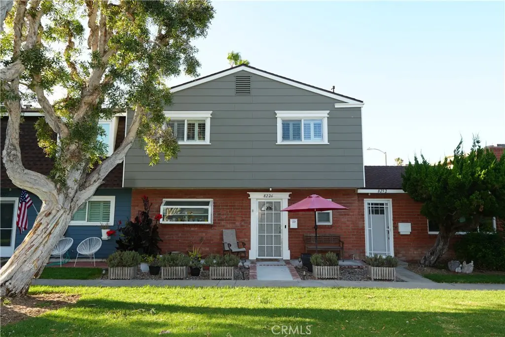 Townhouse for sale at 8226 Pennington Dr, Huntington Beach, CA