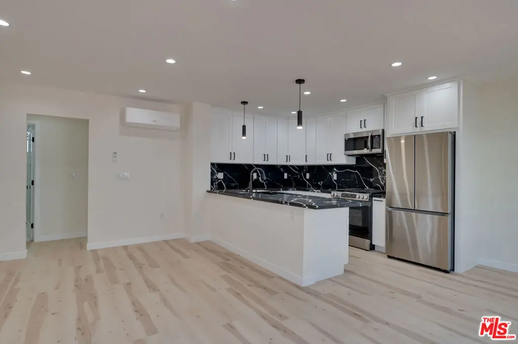 Residential Lease for rent at 928 N San Vicente Boulevard 109, West Hollywood, Los Angeles County, CA featuring 1 bed and 1 bath