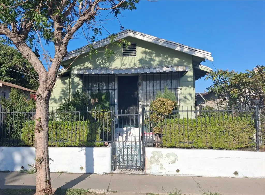 Single Family Residence for sale at 11720 S San Pedro, Los Angeles, CA featuring 2 beds and 1 bath
