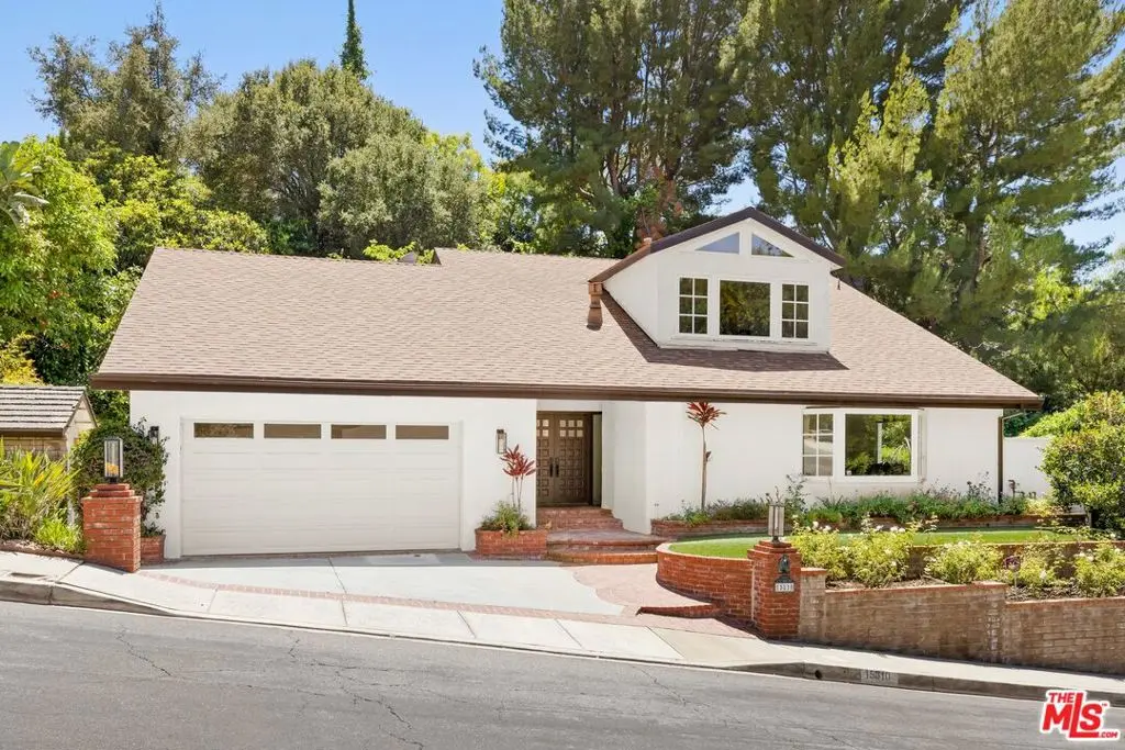 15810 Castlewoods Drive, Sherman Oaks, CA — listing photo 1