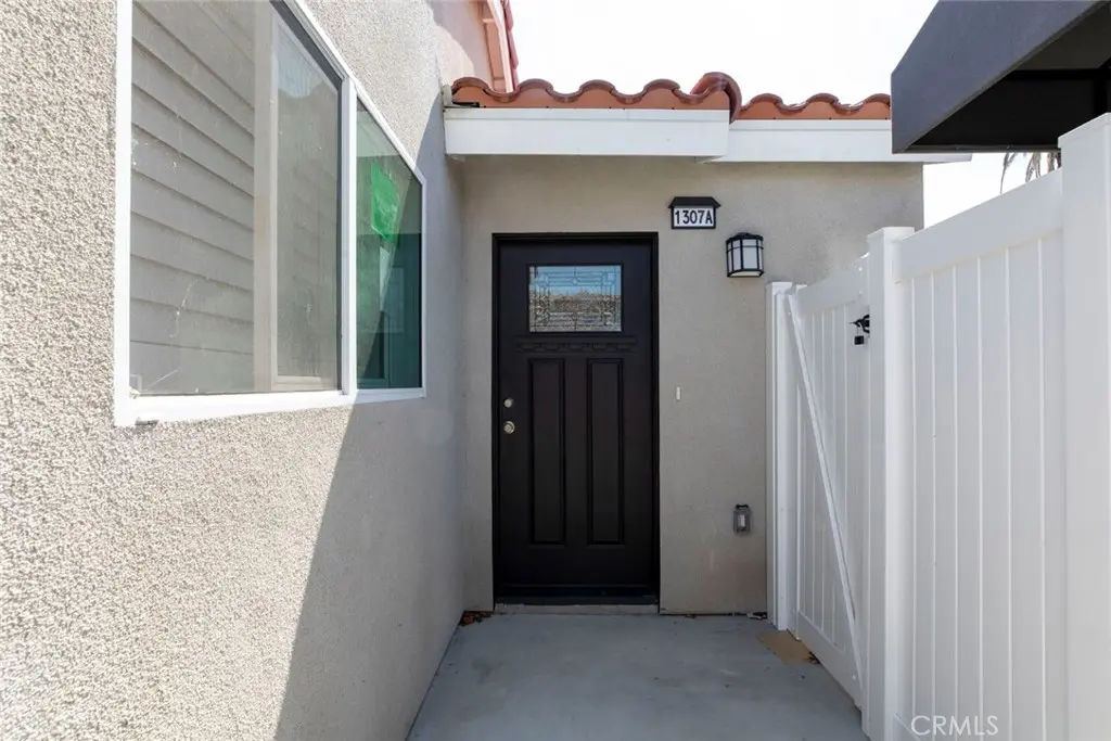 Residential Lease for rent at 1307 E Acacia, Glendale, Los Angeles County, CA featuring 3 beds and 2 baths