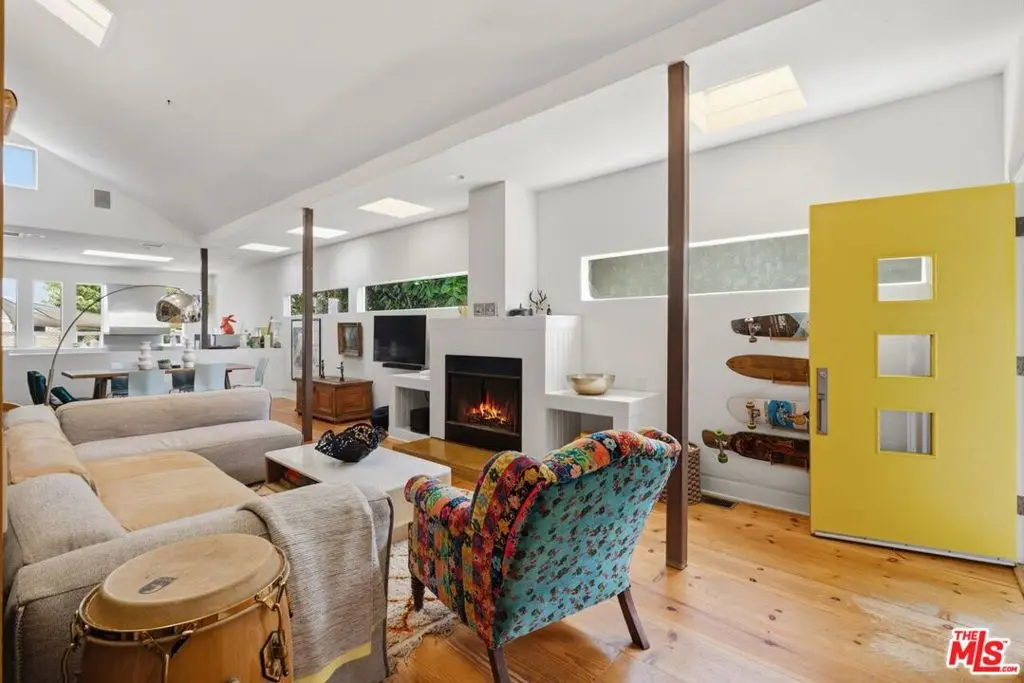 2320 Walnut Avenue, Venice, CA — listing photo 1