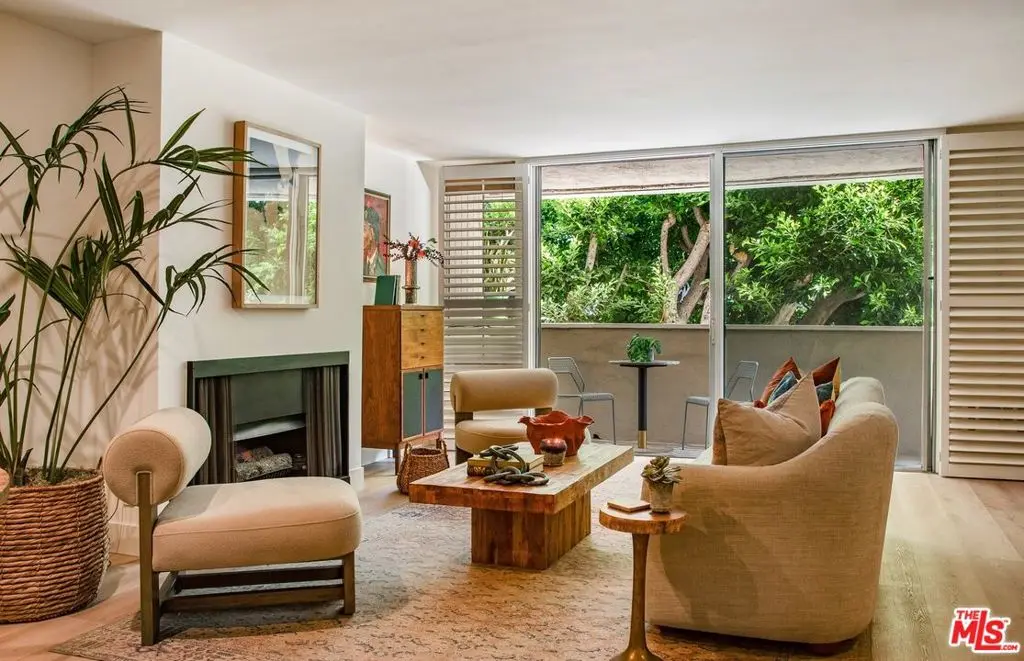 Condominium for sale at 11645 Montana Avenue 101, Los Angeles, CA featuring 1 bed and 1 bath