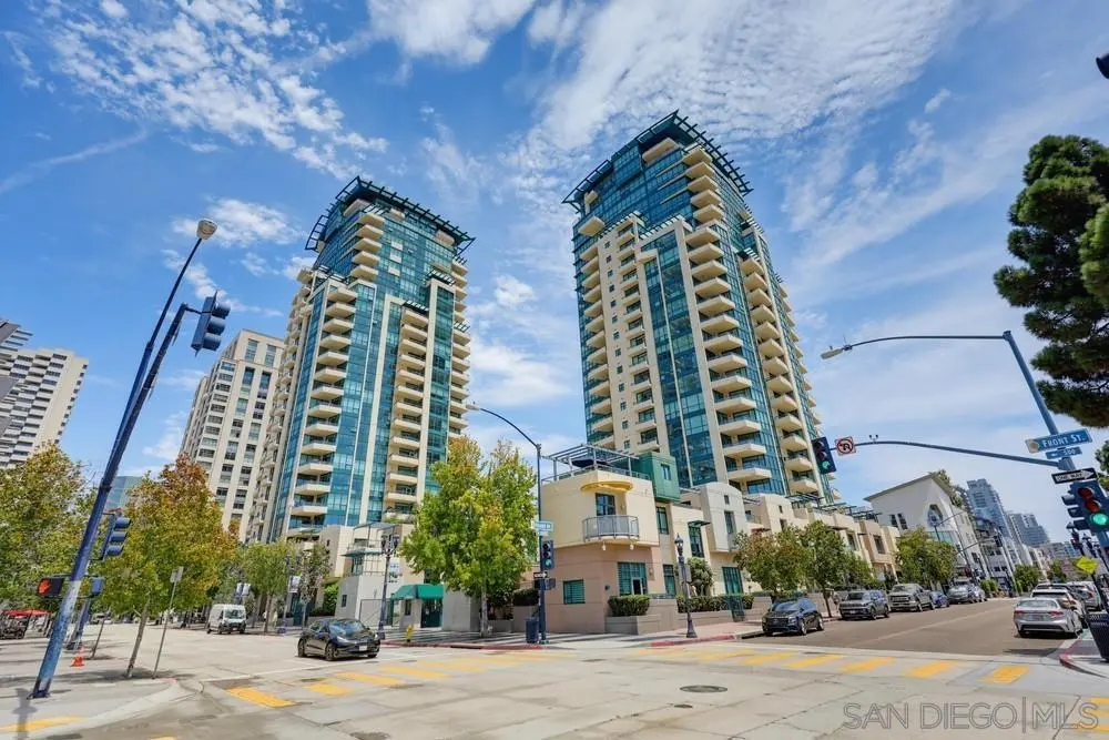Single Family Residence for rent at 555 Front 804, San Diego, CA featuring 2 beds and 2 baths