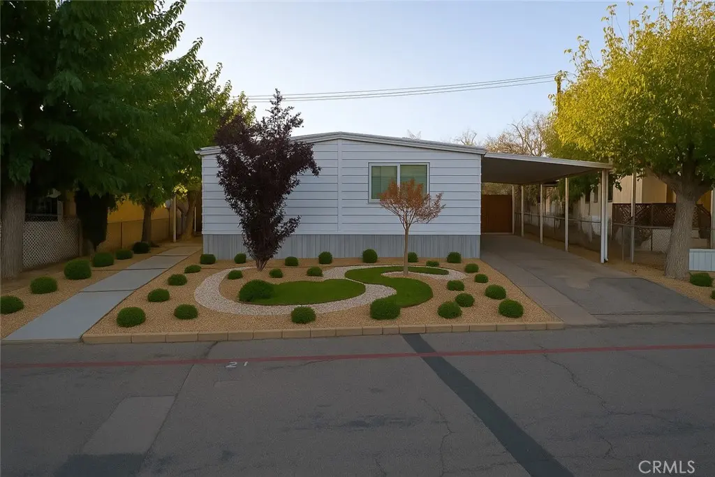 9426 Tamarisk 21, Hesperia, CA — listing photo 1