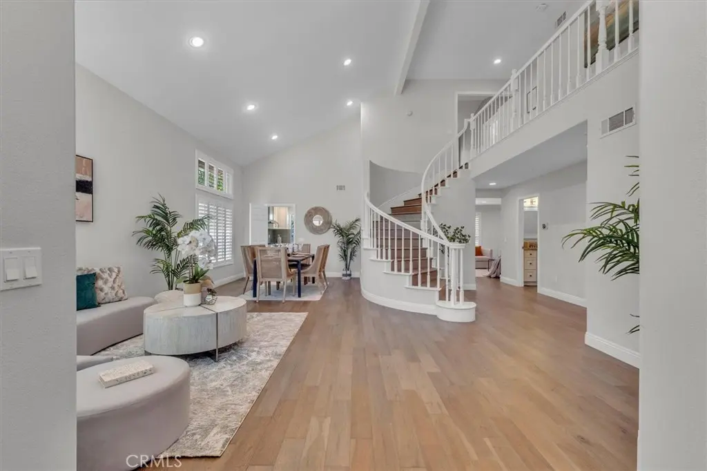 537 Savona, Oak Park, CA — listing photo 1