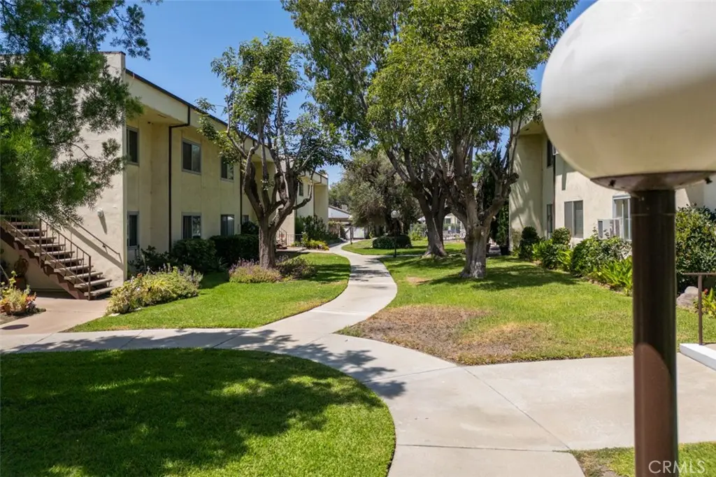 11813 Runnymede Street 28, North Hollywood, CA — listing photo 1