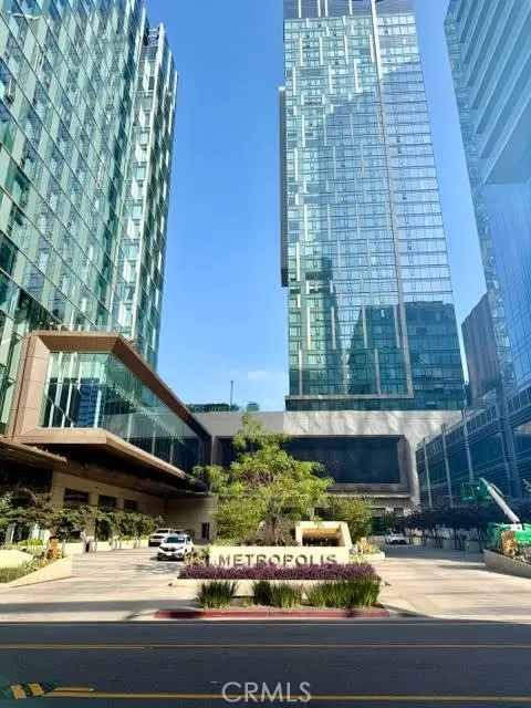 Condominium for sale at 889 Francisco, Los Angeles, CA featuring 1 bed and 2 baths