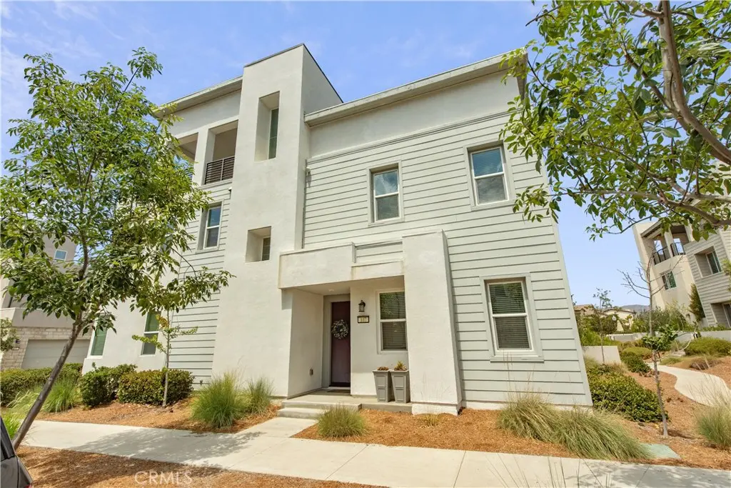 Residential Lease for rent at 107 Pitch, Irvine, Orange County, CA featuring 4 beds and 4 baths